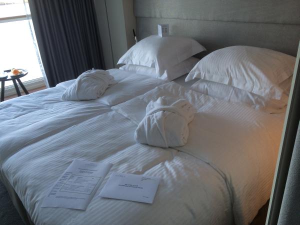 Queen bed with two half-doonas (duvets)
